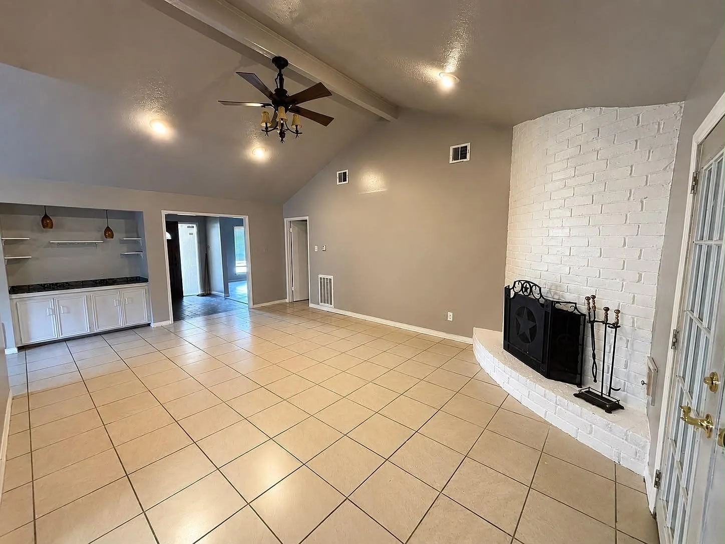 3 bed, 2.0 bath, 1694 sqft, $2,150 — Photo 3