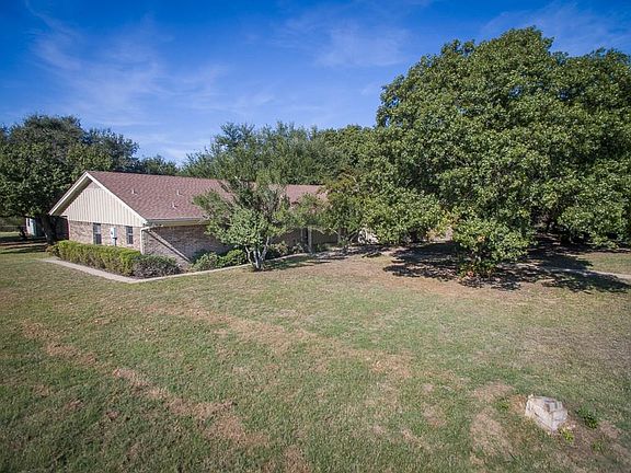4th image of 3921 Lakeview Dr