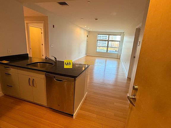 2nd image of 605 Albany St #402B