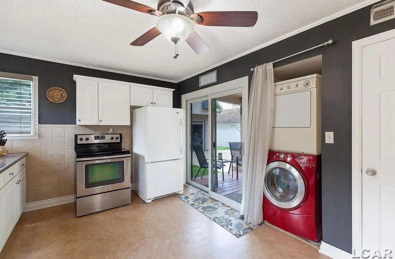 4 bed, 1072 sqft, $2,300 — Photo 2