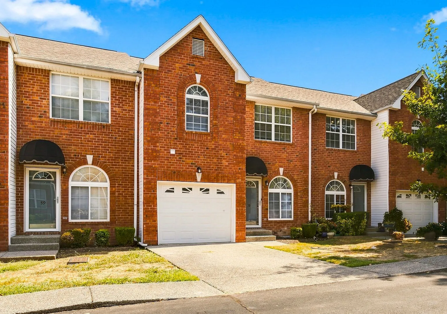 7 miles to downtown, rolling greenspace behind rental beautiful views, located in "Easthaven" 3BR... — Photo 1