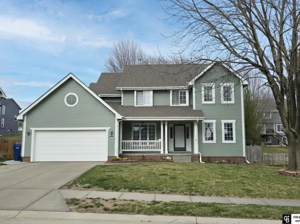 1914 Franklin Dr, Papillion, NE 68133