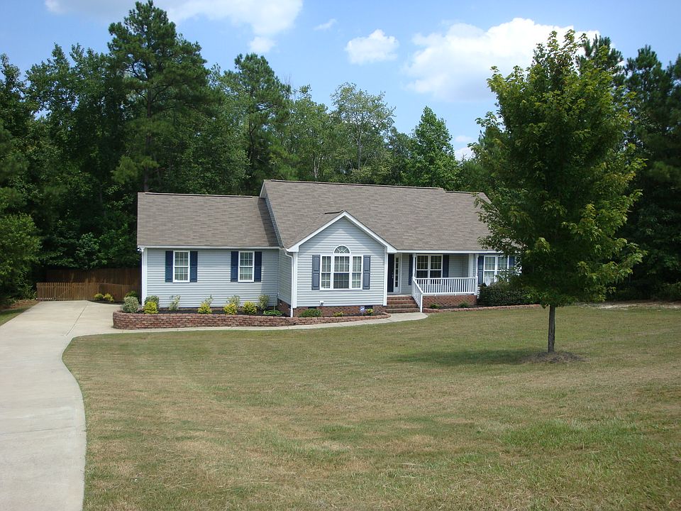 Front View w/ Large Yard