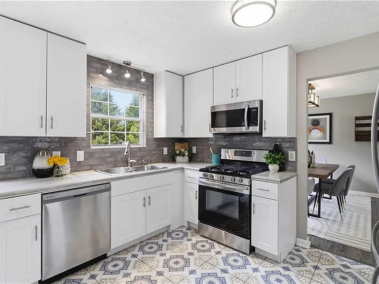 405 Plantation Way — Photo 19