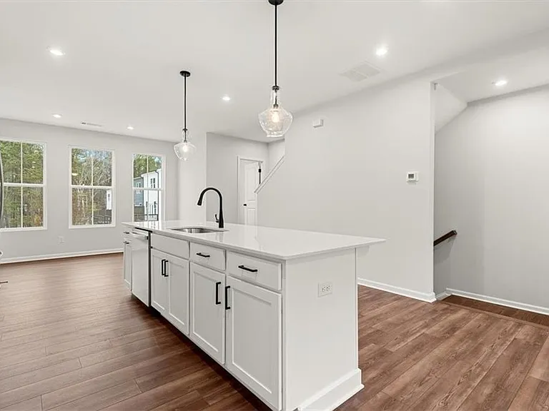 741 Payton Ln — Photo 11