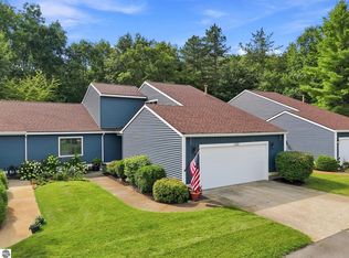 143 N Shore Dr W, Cadillac, MI 49601