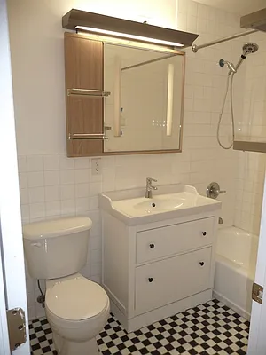 Rented by Perry Associates NYC Inc | media 23