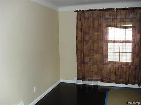 5th image of 18574 Woodside St