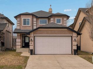 11 SE Valley Crest Rise NW, Calgary, AB T3B5W8