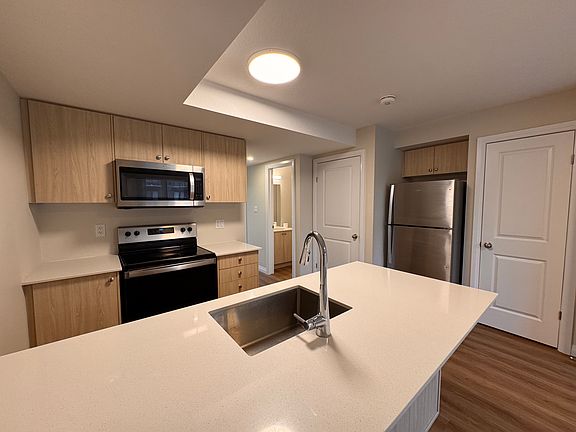 4th image of 410 Northfield Dr W #D9