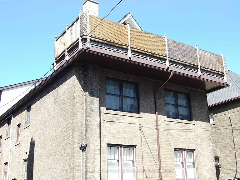39 Whitehall Rd #UPPER — Photo 12