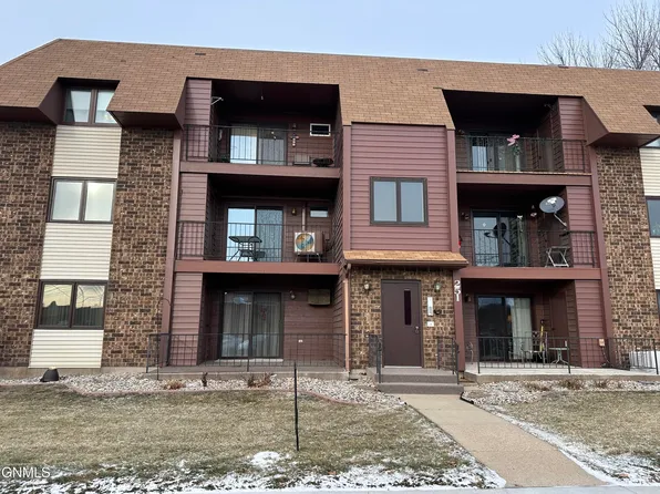 251 3rd St NE Unit 10, Valley City, ND 58072