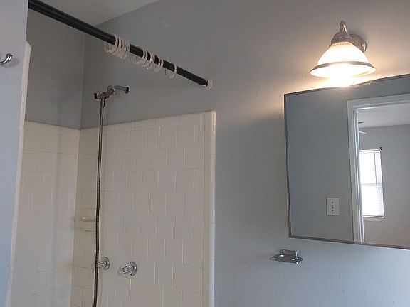4th image of 3913 W Rogers Ave