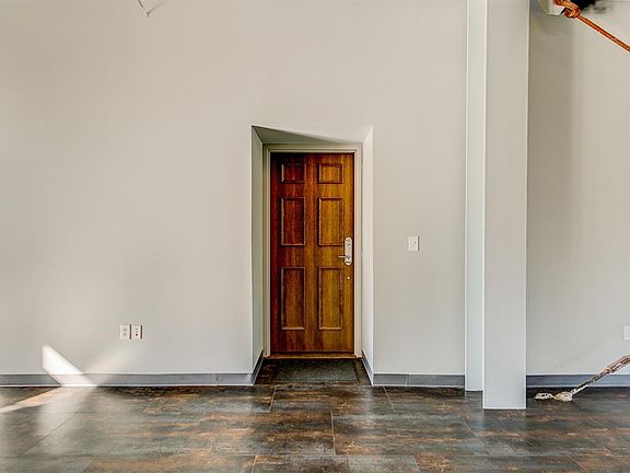 3rd image of 1006 Houston St #300
