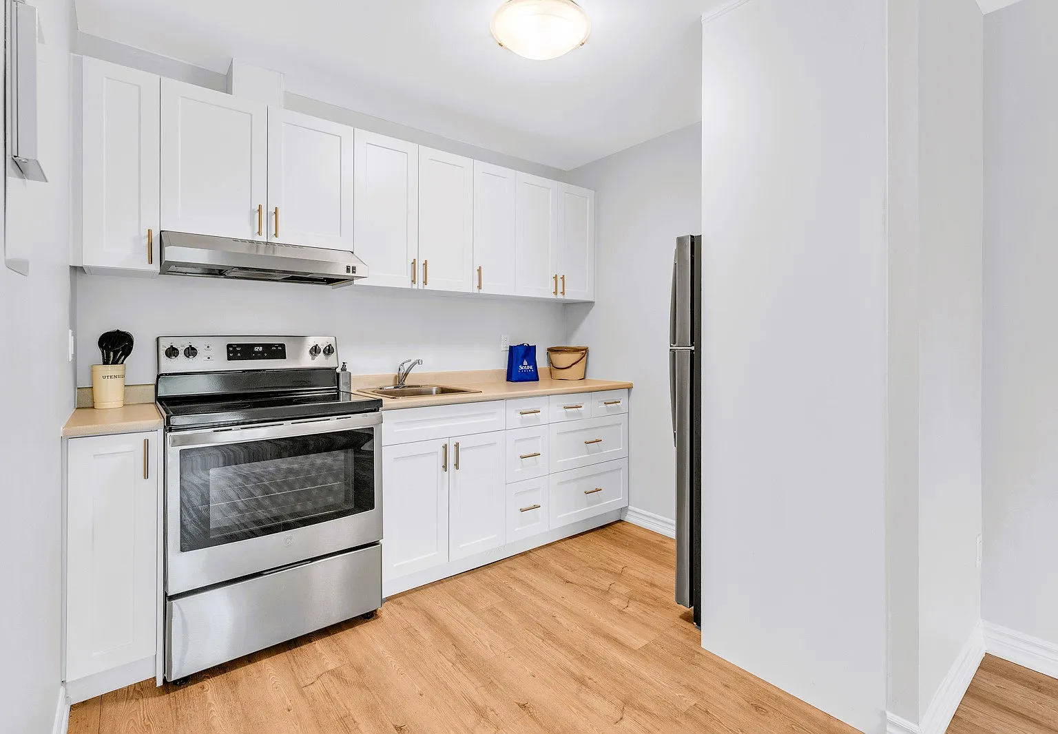 Castell Road Apartments — Photo 1