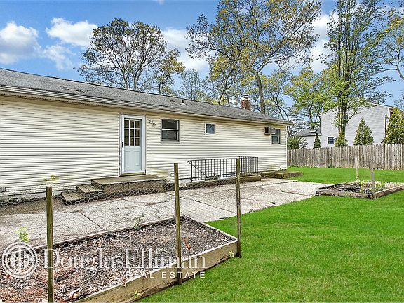 5th image of 452 Adirondack Dr