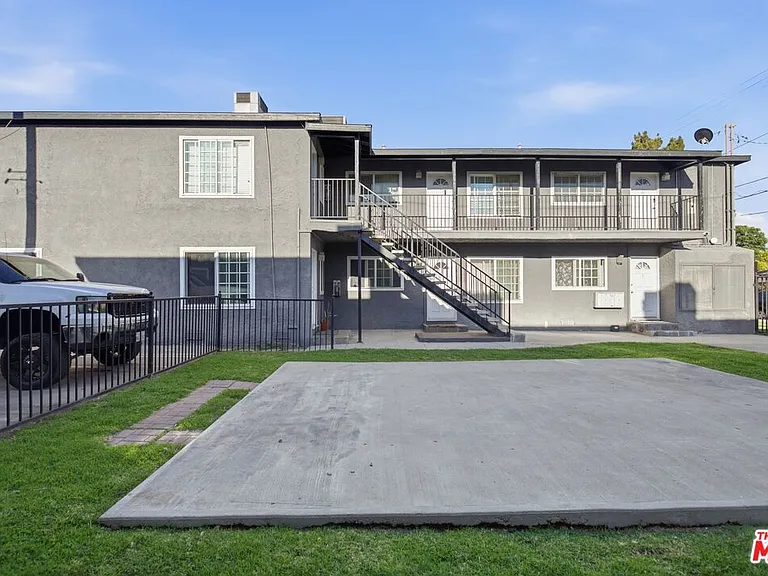 11761 Hart St #6 — Photo 14