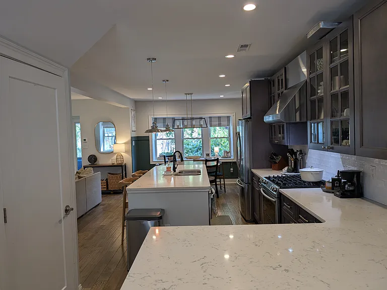 7044 Lincoln Dr — Photo 6