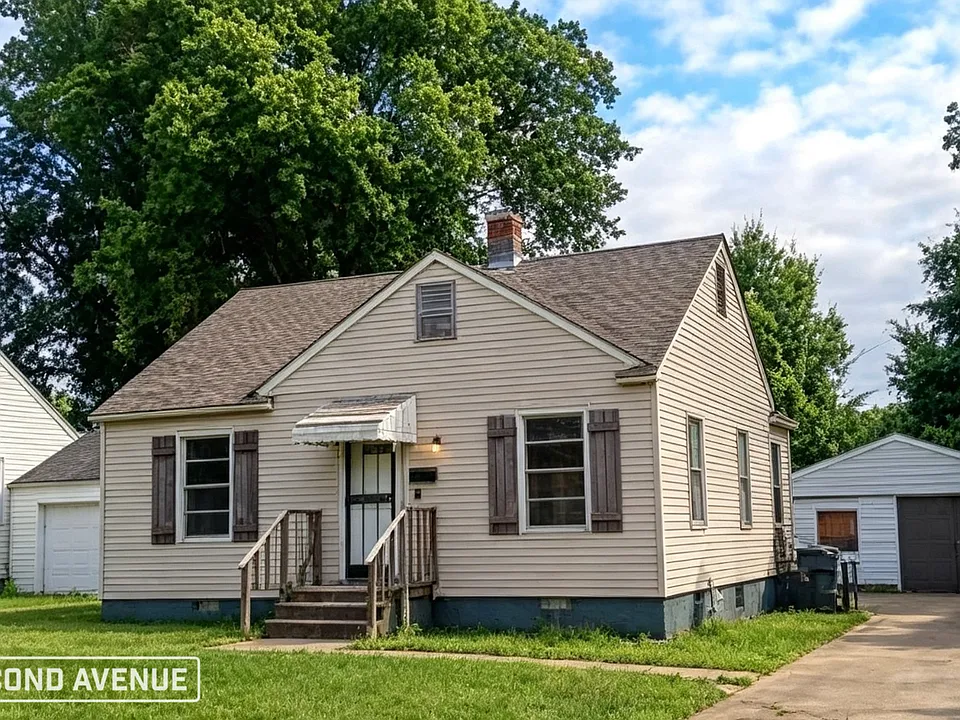 2426 Boyle Ave