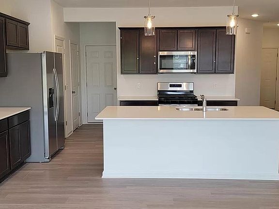 3rd image of 4822 Airlake Dr