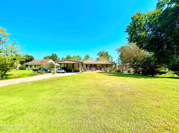 103 Waters Edge Drive, Newport, NC 28570