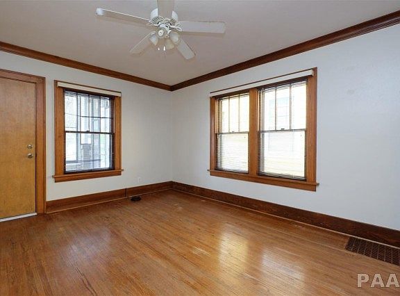 5th image of 412 E Corrington Ave