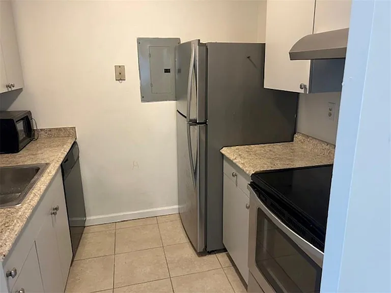 1089 N Benoist Farms Rd #301 — Photo 9