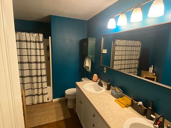 3rd image of 828 NW 5th Cir