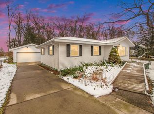 218 S Fruitport Rd, Spring Lake, MI 49456