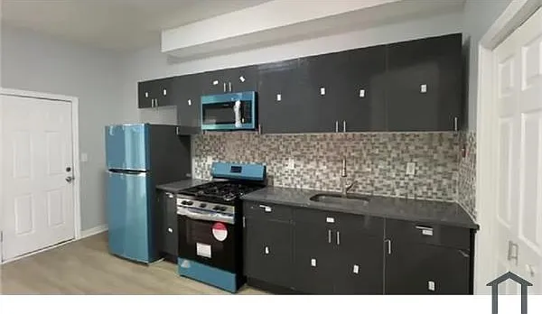 3 bed, $2,300 — Photo 1