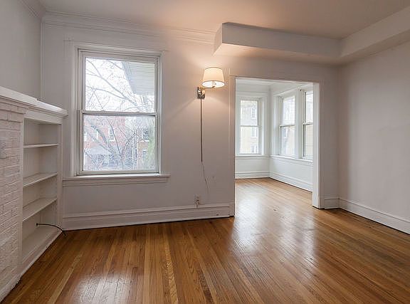 3rd image of 3543 N Claremont Ave