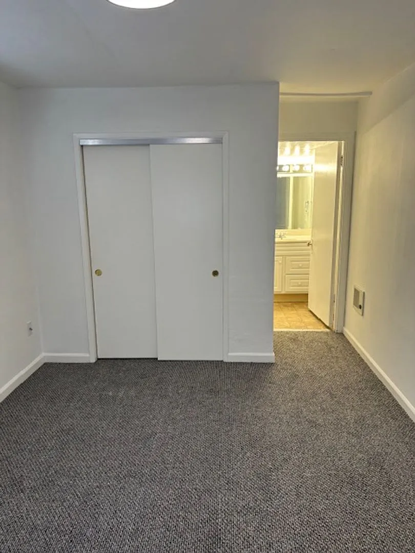 539C E. Newlove Drive — Photo 4