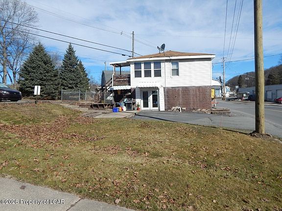 4th image of 695 Main Rd