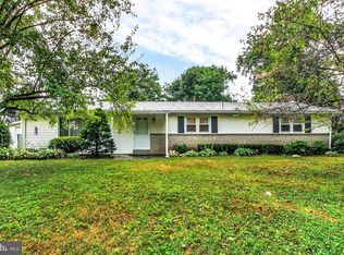 1050 Pearl Dr, Hanover, PA 17331