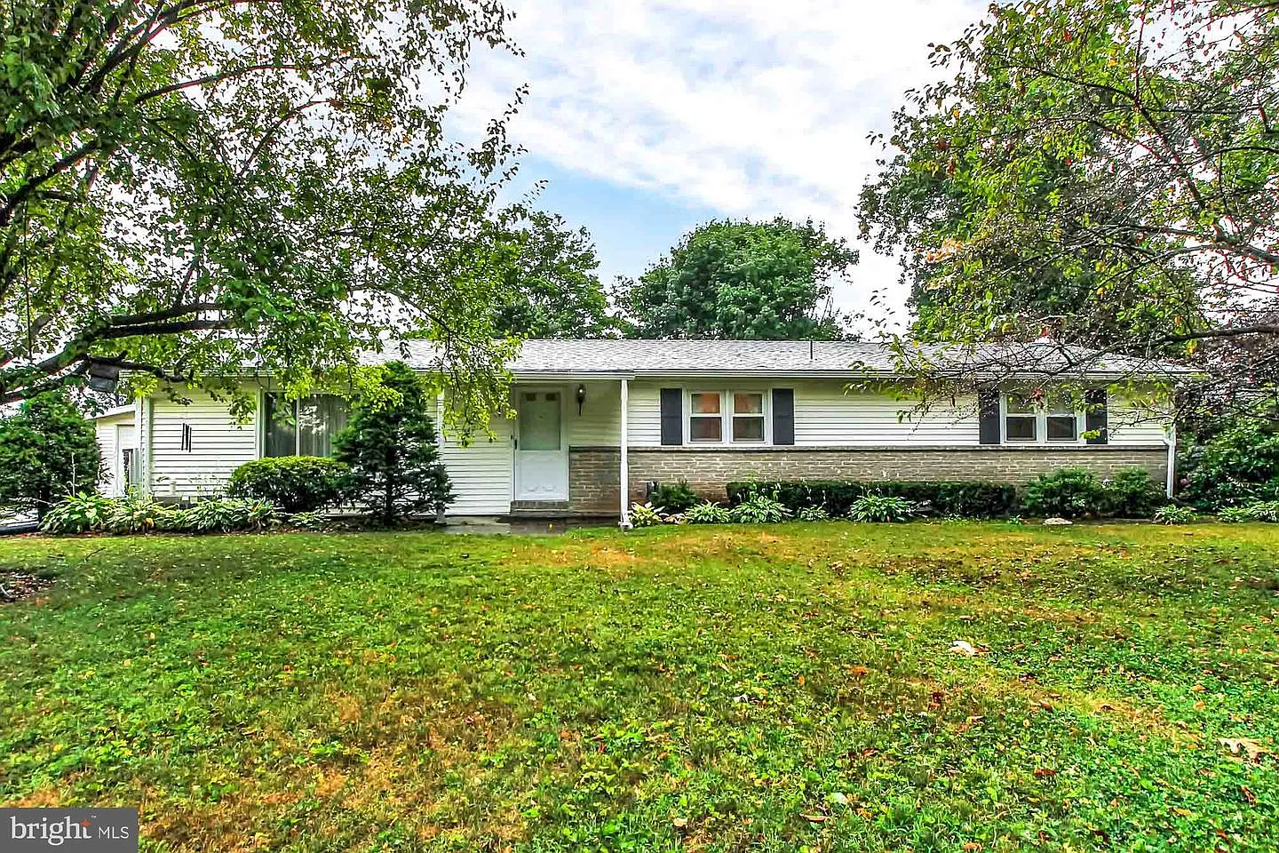 1050 Pearl Dr photo 1