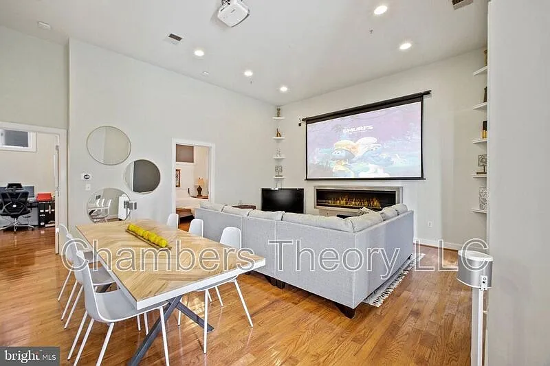 Building Photo - 2357 Champlain St NW #102