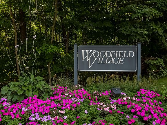 Entrance to Woodfield Village