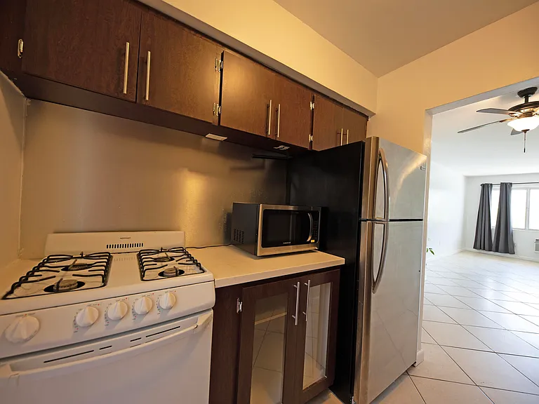 2250 Bay Dr #4 — Photo 6