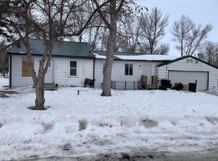 902 6th Ave W, Williston, ND 58801