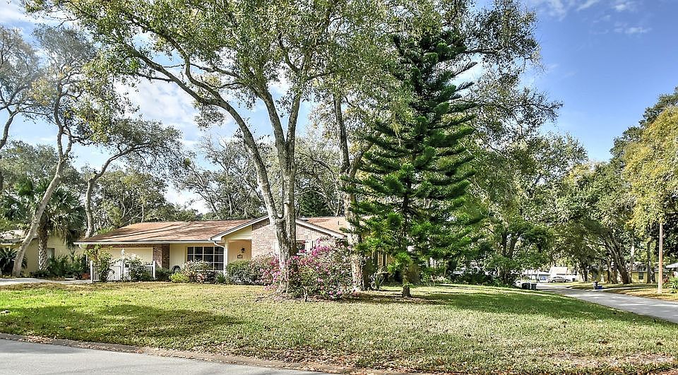 1st image of 772 Lucerne Cir