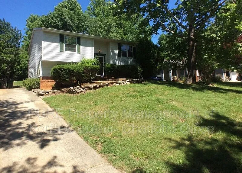 4 bed, 2.0 bath, 1788 sqft, $2,049 — Photo 2