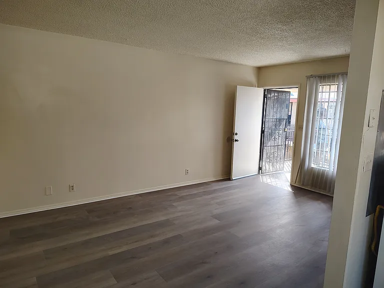 11022 Crenshaw Blvd #4 — Photo 13