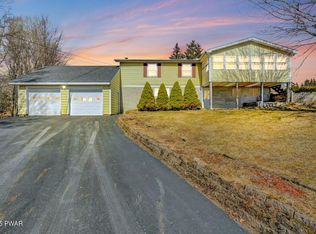 111 Cross Ln, Greentown, PA 18426