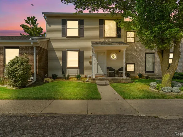 8387 Lakeview Ct, Ypsilanti, MI 48198