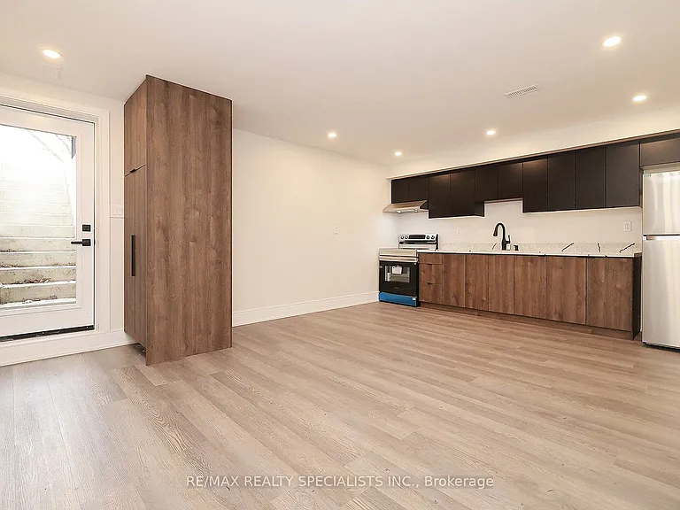 1046 Roosevelt Rd — Photo 30