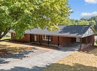 213 Greystone Dr, King, NC 27021