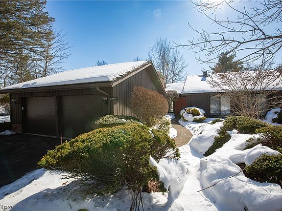 2nd image of 290-21 Hawthorne Dr