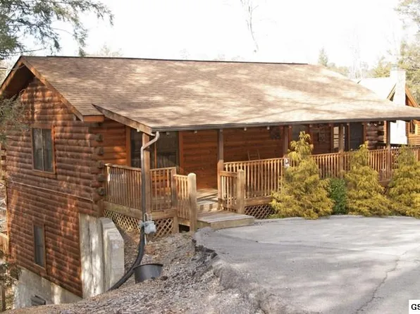 727 Black Hawk Way, Pigeon Forge, TN 37863