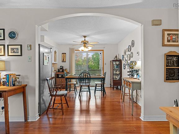 4th image of 19 Harmony Rd