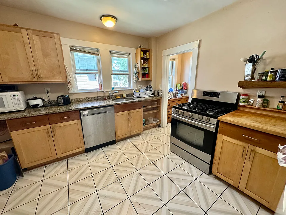 39 Westford St #2